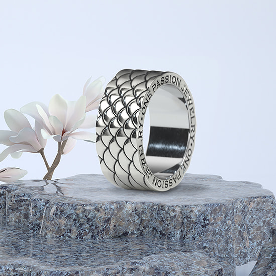 Photorealistic jewelry rendering showing realistic light, reflections, and color.